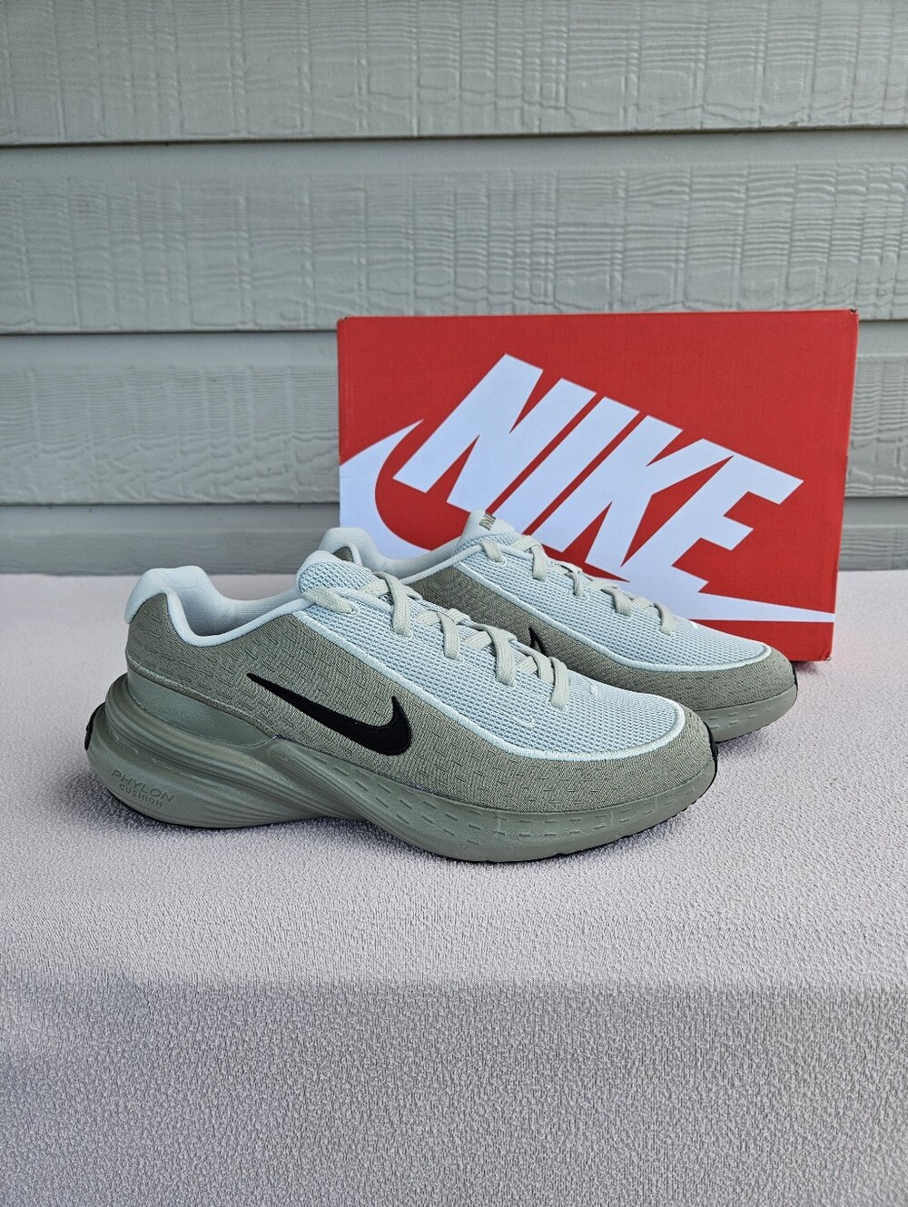 Nike Uplift SC Sneakers Light Silver Black Army Men SZ 9 Athletic IB2765-007